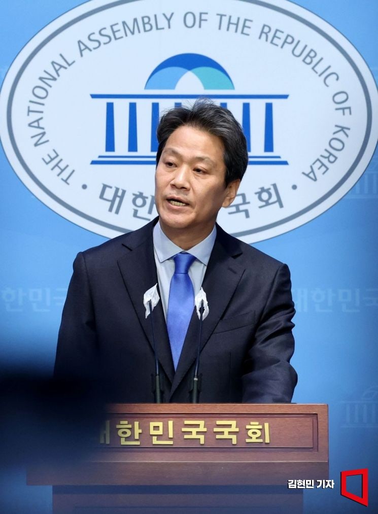 <b>검찰</b>, '<b>중진공</b> 이사장 임명 의혹' <b>임종석</b> 전 청와대 비서실장 소환 통보