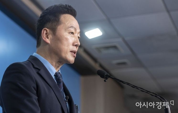 <b>정봉주</b> "민주당 내부 '<b>이재명</b> 팔이' 뿌리 뽑겠다"