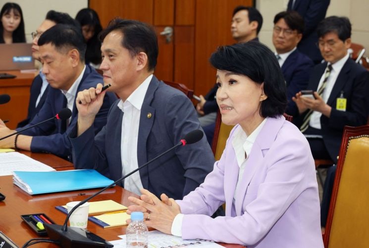 <b>이진숙</b> 방통위원장 "이사 선임 '오더' 받았냐는 것은 모욕적"