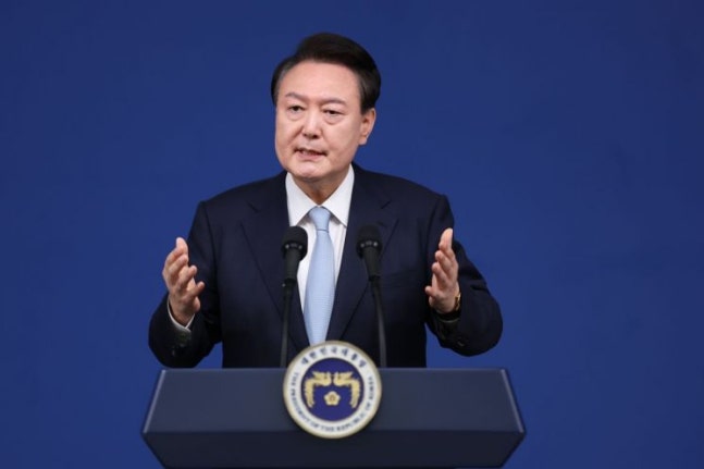 President Yoon Suk-yeol holding a 'national briefing and press conference' in the President's office in Yongsan, Seoul on the morning of the 29th. [Image source=Yonhap News]