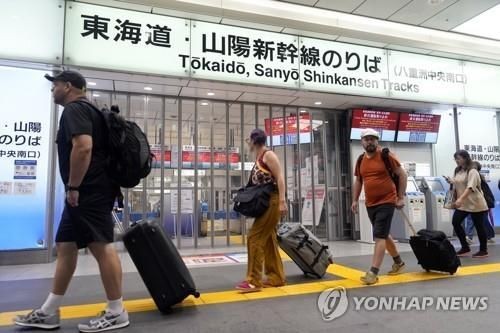 <b>태풍</b> '<b>산산</b>' 日시코쿠 지나 오사카 방향 동진…"사망·실종 7명"
