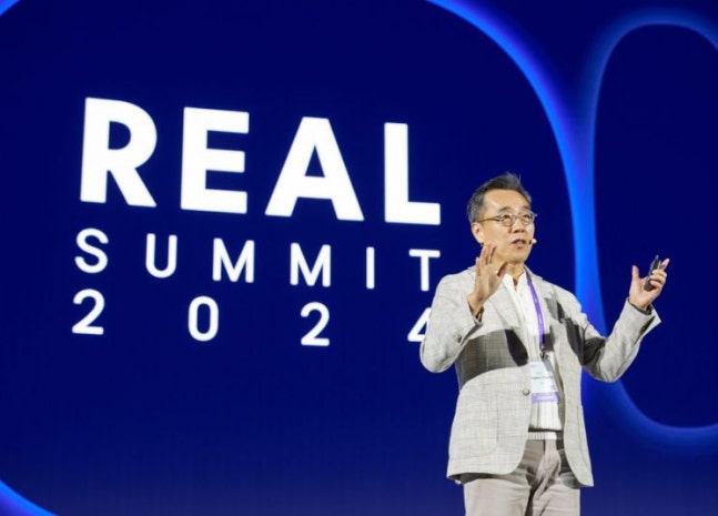 Hwang Sung-woo, the CEO of Samsung SDS, gave a keynote speech at the 'Real Summit 2024' held at COEX in Seoul on the 3rd. [Photo=Samsung SDS]