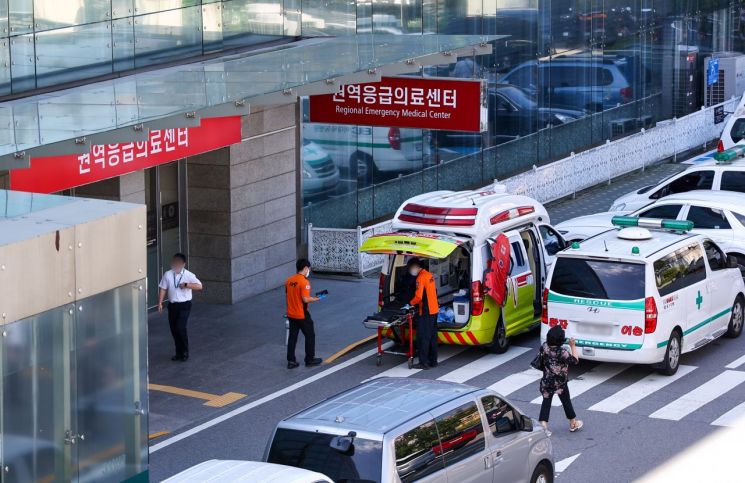 한 대학병원 권역응급의료센터 앞. 사진=연합뉴스