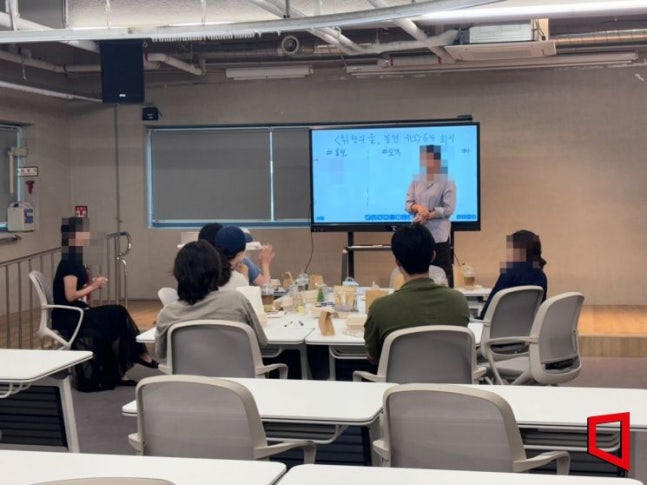 A meeting on youth support projects is taking place at the Gwanak Youth Center in Gwanak-gu, Seoul. [Photo=Yum Da-yeon]