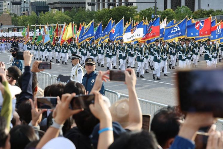 <b>국군의</b> 날 맞아 광화문 일대서 ‘<b>시가행진</b>’