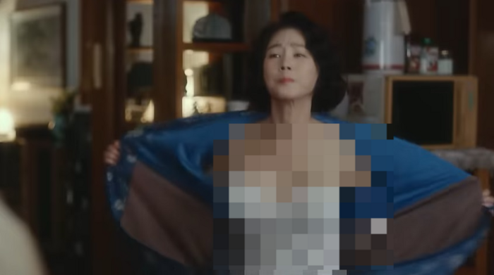"내 몸이 어때서”…배우 <b>김성령</b>, 속옷 노출신 <b>모자이크</b>에 발끈