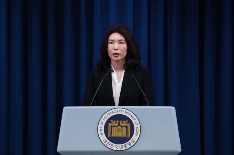 유혜미 <b>저출생</b>대응수석 "<b>저출생 반전</b> 신호 시작…저점 찍고 반등"
