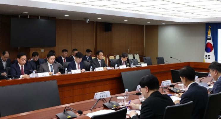 <b>대통령실</b> "중동정세 韓경제 영향 제한적…원유 불안시 <b>유류세</b> 인하"