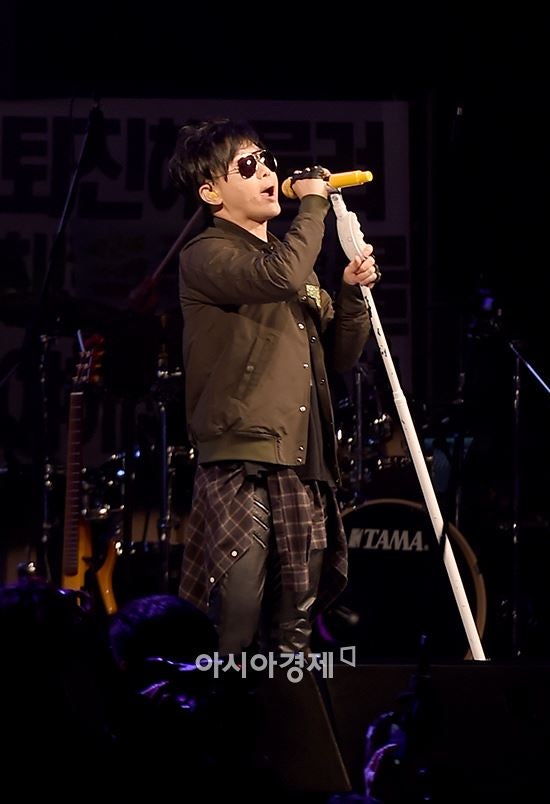 ‘계엄 혼란’ 속 이승환·<b>두아리파</b>, 콘서트 정상 <b>진행</b>