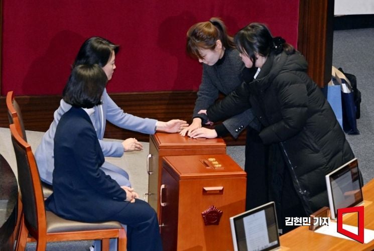 "한동훈, 평소 연락 잘 안 하는데"…'탄핵 찬성' <b>김예지</b>에 보낸 응원 문...