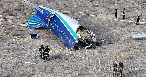 <b>아제르 여객기</b> 사고 <b>생존자</b> "파편이 기체 뚫고 들어와"