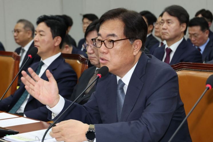 <b>정진석</b> 대통령 <b>비서실장</b>, 경찰 조사 불출석
