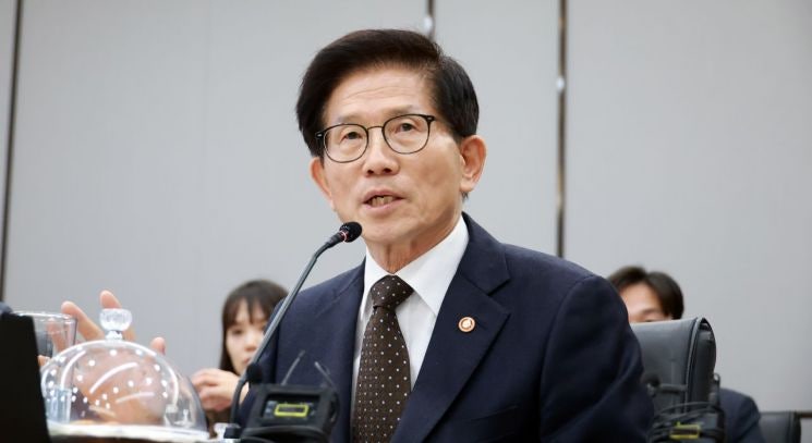 <b>김문수 장관</b> "<b>어린이집</b> 개선방안, 저출생 대책에 적극 반영"