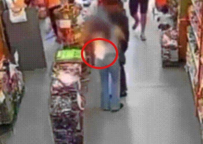 쇼핑 중 뒷주머니서 <b>휴대폰</b> '펑'…제조사 "사고원인 조사"