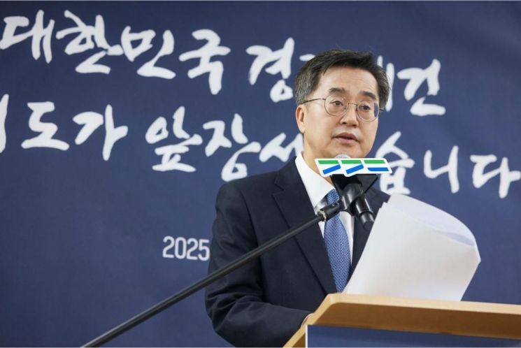 <b>김동연</b> "<b>노무현</b> 유산의 상속자가 되고 싶다"