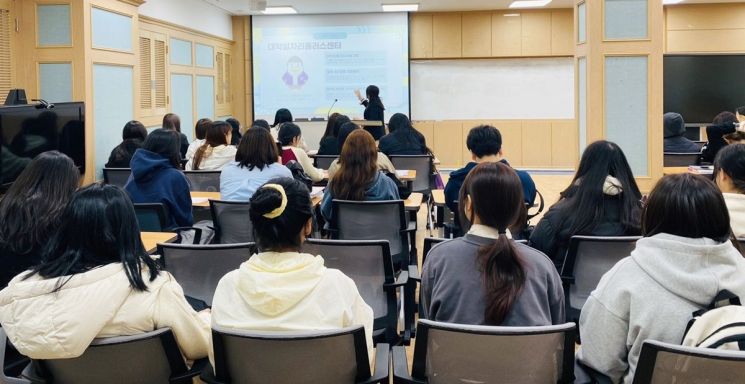 온라인 바카라사이트, '졸업생 특화 프로그램' 우선협상 온라인 바카라사이트 선정