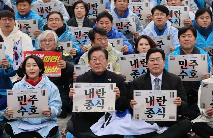 더불어민주당 이재명 대표 등이 1일 서울 종로구 안국동 사거리에서 열린 