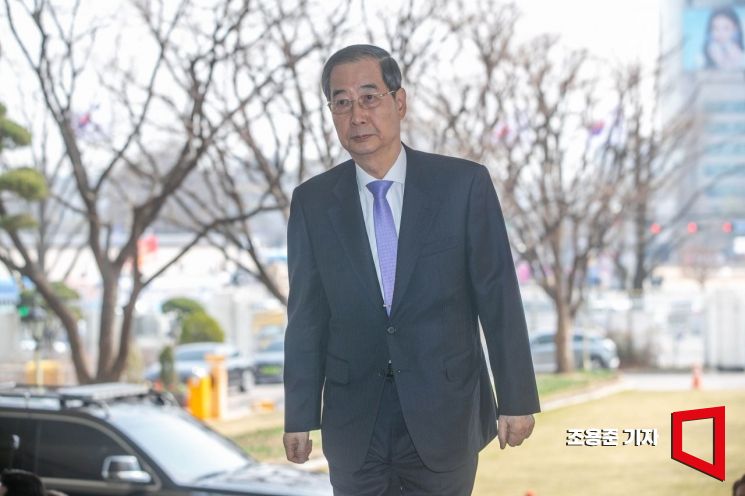 On the 24th, when the Constitutional Court dismissed the National Assembly's impeachment motion against Prime Minister Han Duck-soo, he returned to government duties after 87 days and headed to the Prime Minister's Office in the Government Complex Seoul. 2025.03.24 Reporter Jo Yong-jun