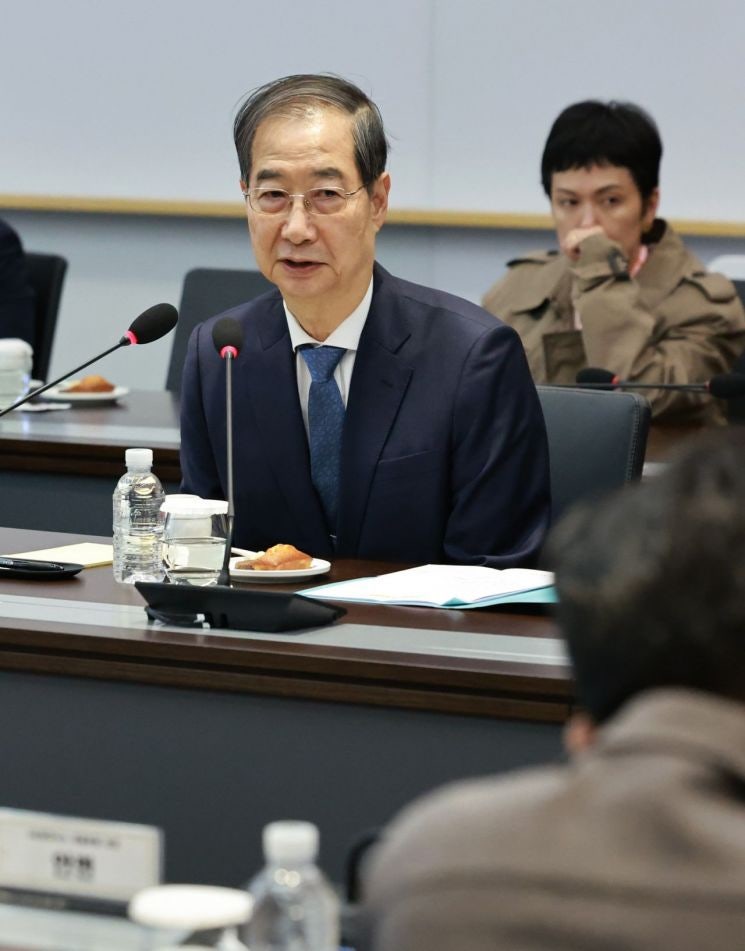 韓대행 "경제안보전략TF 내일 발족…<b>반도체</b> 굳건해야"