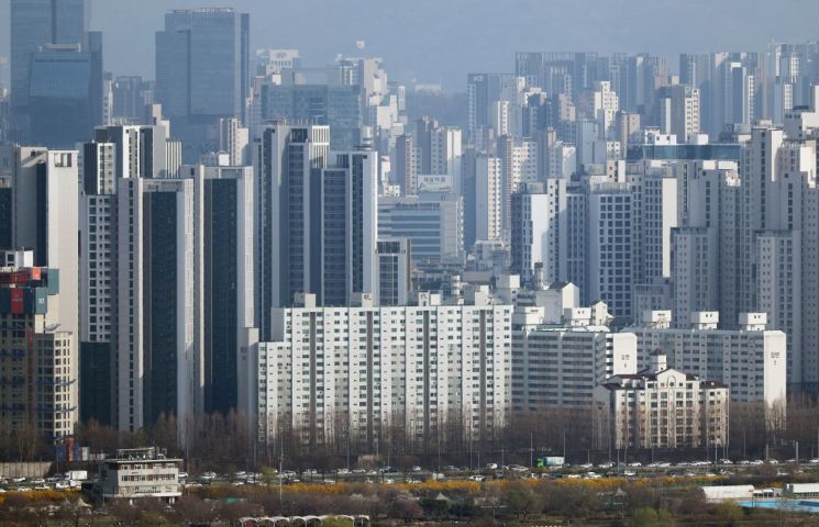 서울 한강 인근에서 바라본 서초구와 강남구 일대 아파트. 연합뉴스
