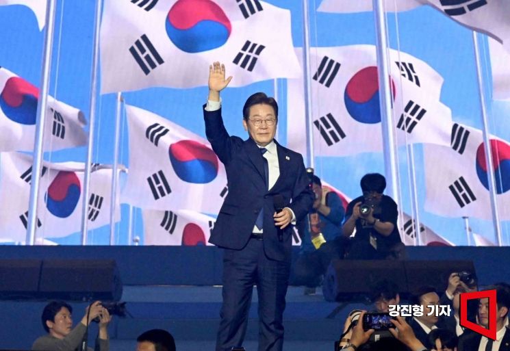 이재명 '대선후보' 첫 행보, 반도체부터 챙겼다