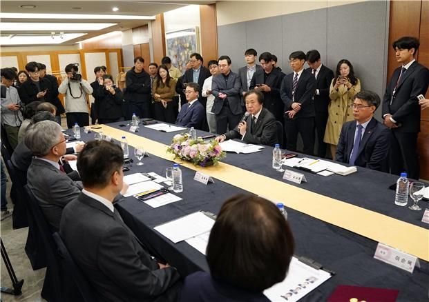 정기석 국민건강보험공단 이사장이 9일 서울가든호텔에서 열린 2026년도 요양급여비용 계약을 위한 6개 의약단체장 합동 간담회에서 발언하고 있다.국민건강보험공단