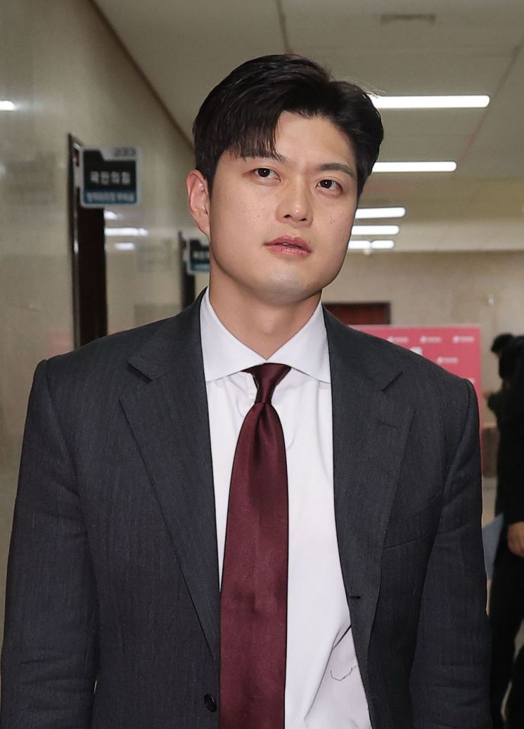 <b>김용태</b>, <b>채상병</b> 묘역 참배…"尹정부서 있었던 일 <b>사과</b>"