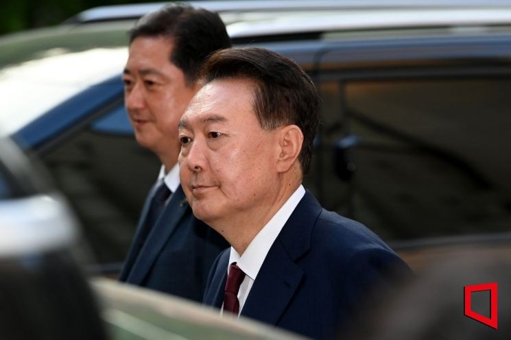 "尹, 이르면 오늘 자진 <b>탈당</b>"…대선 변곡점될까