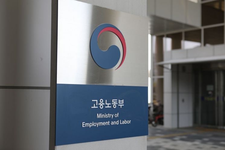 故 <b>오요안나</b> <b>괴롭힘</b> 있었지만…고용부 "근로자 아니라 법 적용 안해"