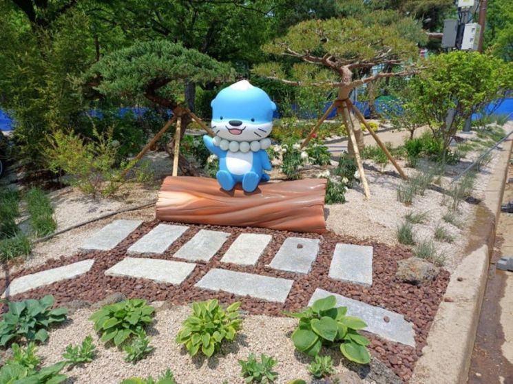 Placement of Jinju's representative character 'Hamo' at the Seoul International Garden Expo.