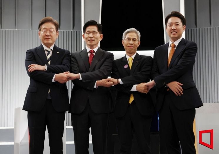 김문수 "<b>의료</b>정책 원점 재검토"…<b>이재명</b> "<b>공공</b>·지역<b>의료</b> 살릴 것"