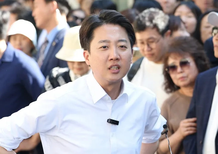 <b>이준석</b> "'<b>노무현장학금</b>' 받은 적 없어…盧정부 시절 '국비 장학생'"
