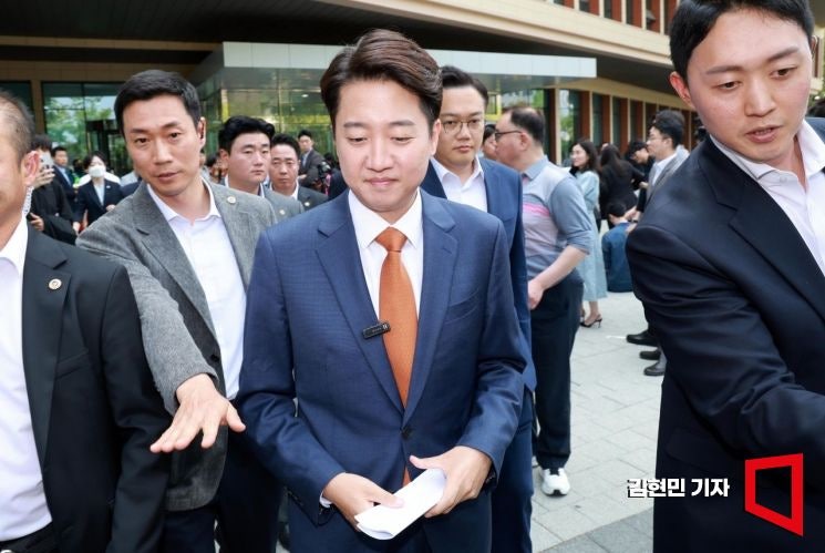 [포토] "단일화 없다" <b>이준석</b>, '<b>대선 완주</b>' 선언