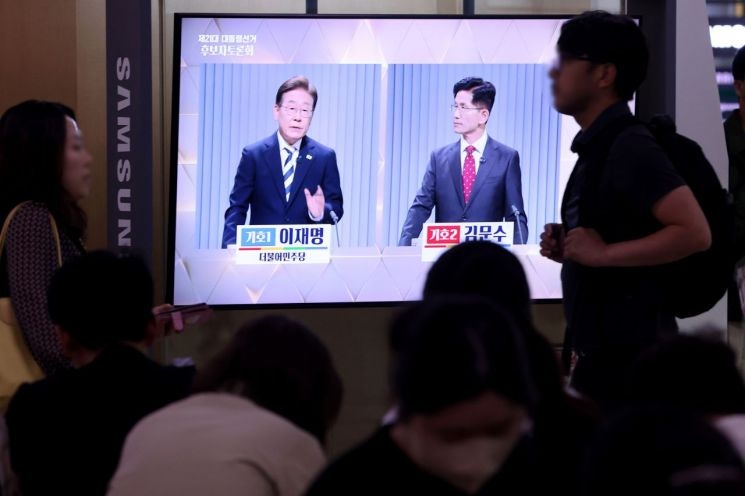 박근혜 탄핵 후에도 6번 했는데…논란 남긴 <b>대선후보</b> TV토론[뉴스설참]