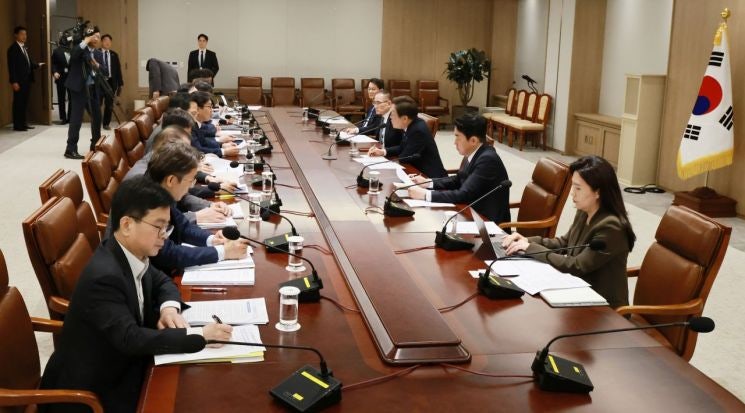 <b>이재명</b> 대통령, 취임 후 첫 국무회의…국정 연속성 강조할 듯