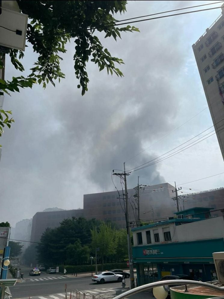 서울 <b>영등포구 공장 화재</b>로 '다량 연기'…시민들 대피