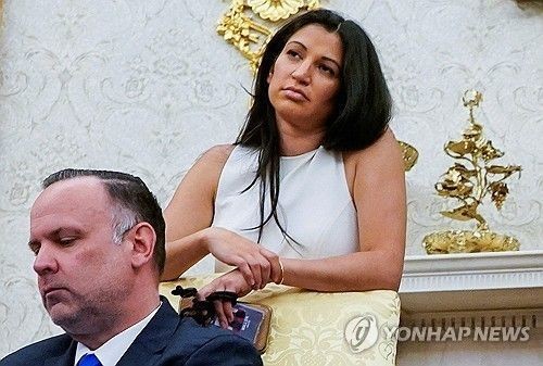 <b>트럼프</b>-머스크 <b>충돌</b>…최측근 부부싸움 번지나