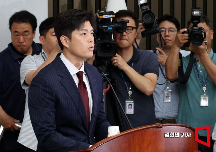 '<b>개혁안</b>' 제안한 <b>김용태</b> "절차·임기 언급...받아들일 의지 없다 해석"