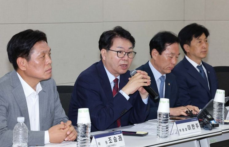 <b>이한주</b> "<b>자영업</b> 폐업 속출…소상공인 살릴 <b>대책</b> 있어야"