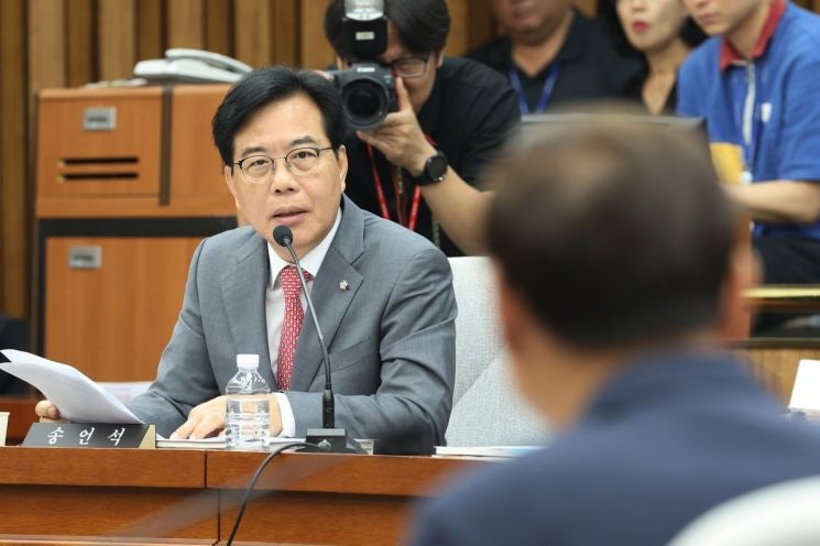 <b>송언석</b> "李정부 추경안, <b>포퓰리즘</b> 정권의 화려한 데뷔쇼"