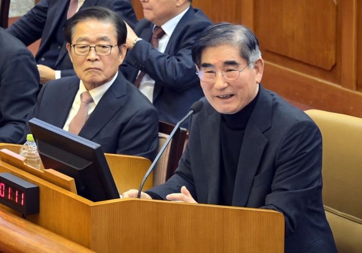 법원, <b>김용현</b> '<b>직권보석</b> 항고' <b>기각</b>…조건부 <b>보석</b> 결정 유지