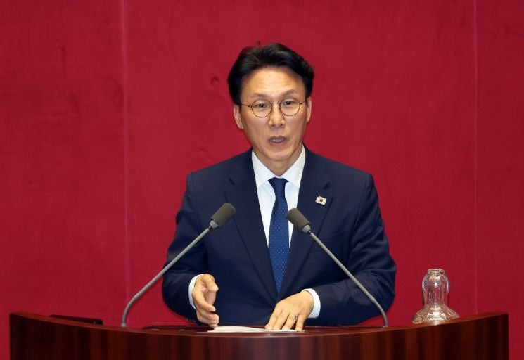 <b>김민석 총리</b> "<b>추경</b> 신속하게 <b>집행</b>...민생 회복에 전력"