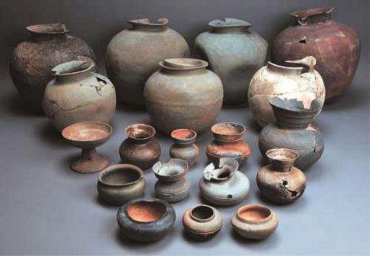 Artifacts excavated from the Yeongam Sijong tomb cluster. Provided by Jeollanam-do.