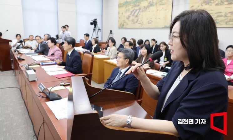 "윤석열 <b>대통령실</b> '<b>리박스쿨</b> 챙겨라' <b>압력</b>"…교육부 국장 증언 나와