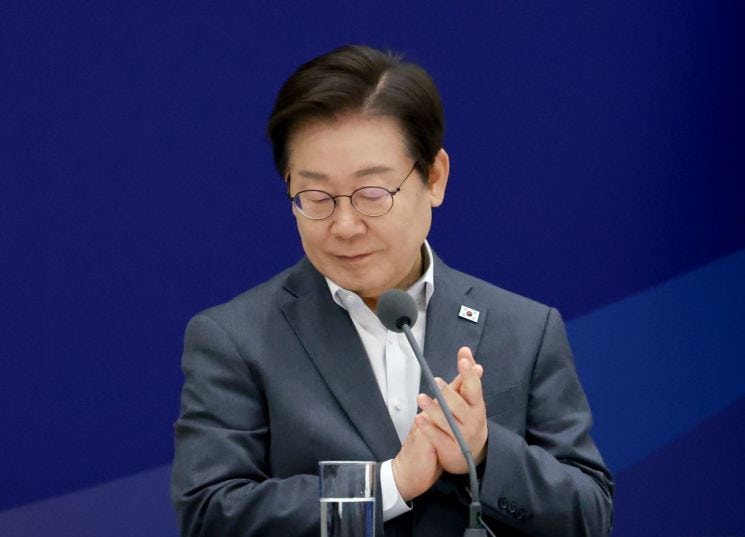 <b>이재명 대통령</b>, 다음 주 <b>여름휴가</b> 간다…"거제 저도에서 재충전"