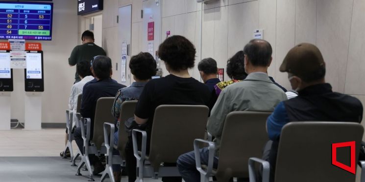 기사와는 무관한 병원 대기중인 환자 사진.