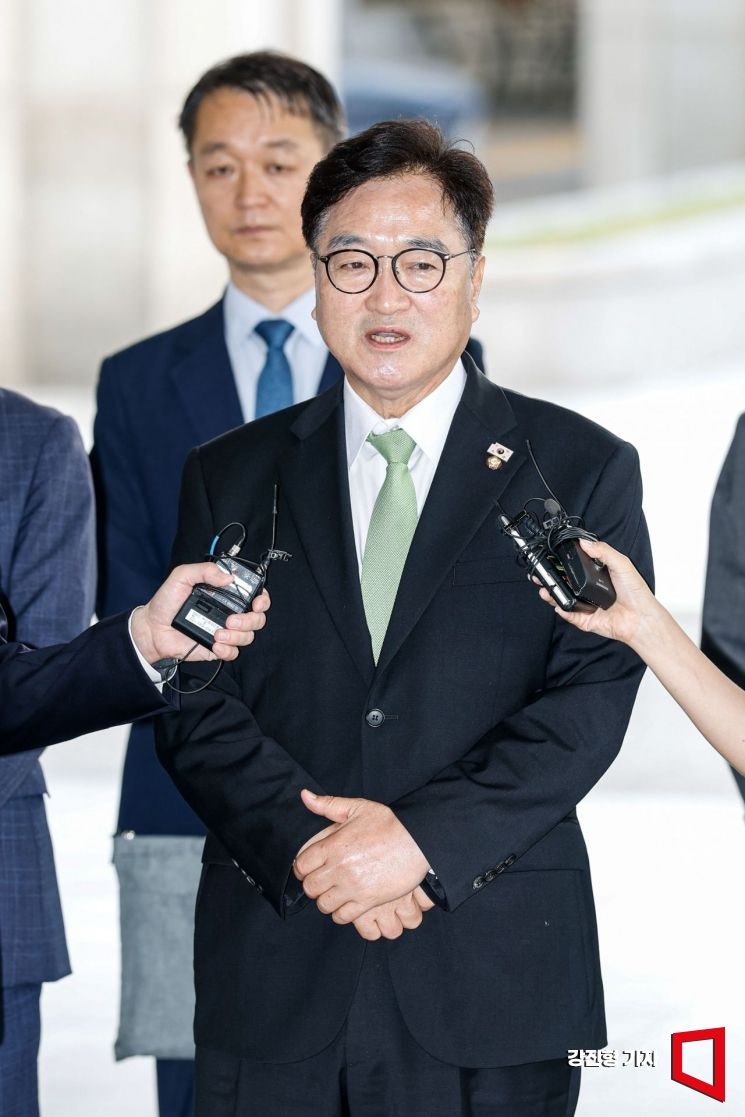 <b>우원식</b> 국회의장, <b>내란 특검 출석</b>… "계엄 진상 밝히는 것 당연한 책무...