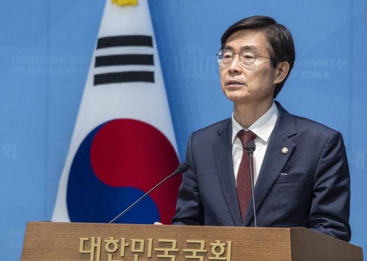 조경태 "尹에 목매다는 <b>김문수</b>, 당 대표 후보직 사퇴해야"