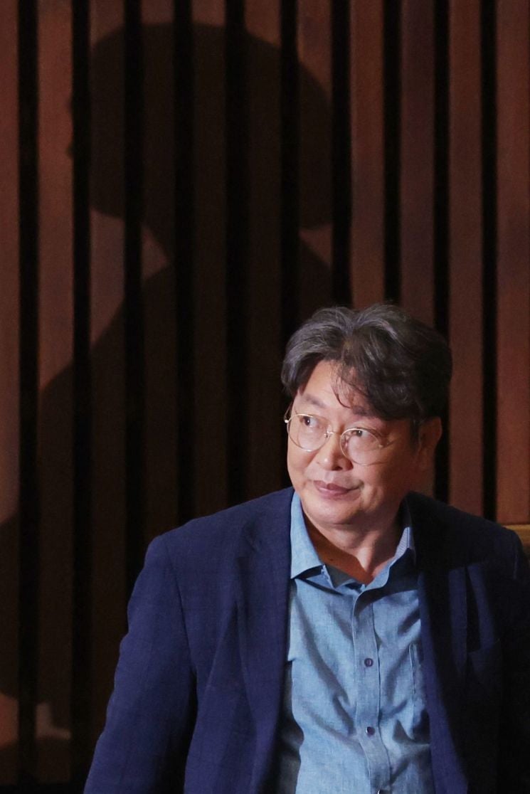 경찰, '차명 주식거래 의혹' <b>이춘석 보좌관 소환 조사</b>