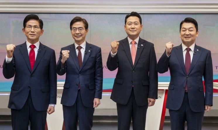 '한동훈 vs <b>전한길</b>' 중 누구 <b>공천</b>?…<b>장동혁</b> "<b>전한길</b>"